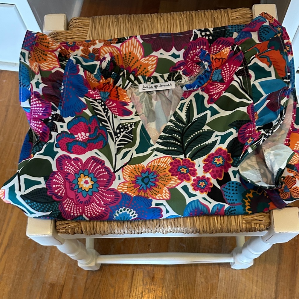 Julia James top